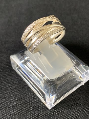 Dame sølv ring i flot design med sten
Pendora
Stemplet. 925S ALE
Størrelse 56