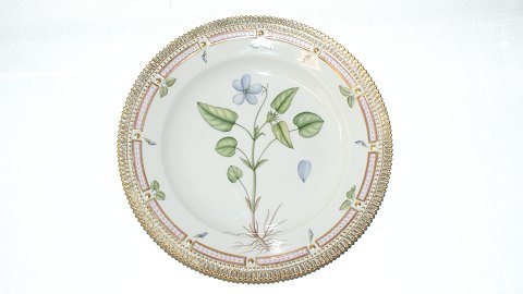 Royal Copenhagen Flora Danica Dinner Plate
Decoration number 20 / # 3549
Motif: Viola montana L.
