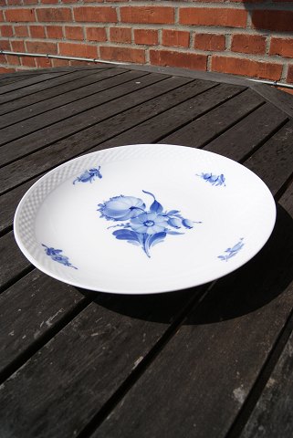 Blue Flower Plain China. Round dishes 22.5cm