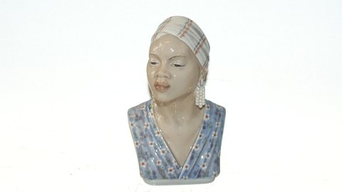 Dahl Jensen Afrikansk kvindehoved
19.5 cm Buste 
Dek. Nr. 1211