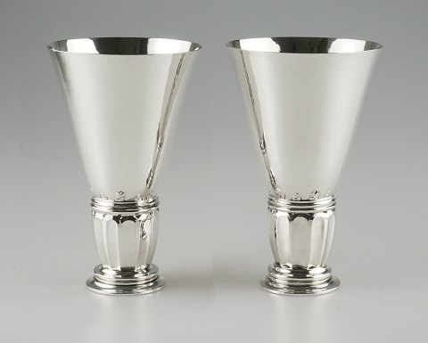 Georg Jensen, ein Paar Vasen, Design #52, 1922