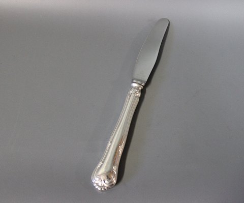 Dinner knife in Herregaard, Hallmarked silver.
5000m2 showroom.