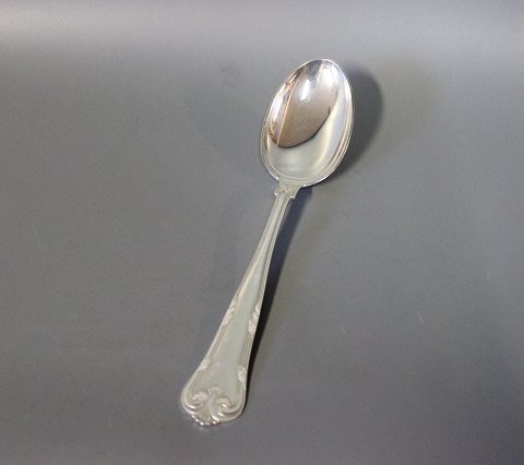 Dinner spoon in Herregaard, Hallmarked silver.
5000m2 showroom.