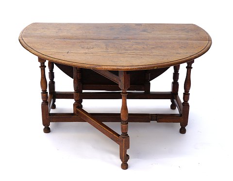 Big folding table, oak. England, around 1770
