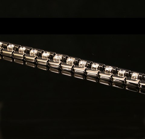 Armband mit 15 Diamanten. 14kt Weissgold. L: 
20,5cm