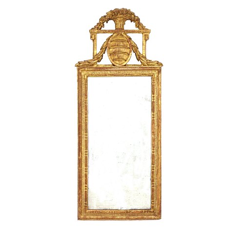 Vergoldeter Gustavianischer Spiegel. Schweden um 
1780. 100x41cm