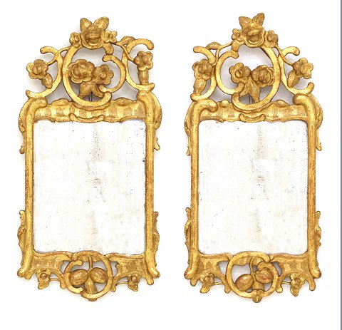 Ein Paar vergoldete Rokoko Spiegel. 
Schleswig-Holstein um 1760. 73x37cm