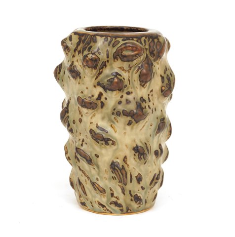 Axel Salto, Royal Copenhagen. Vase with 
sung-glaze. #20701. H: 18,7cm
