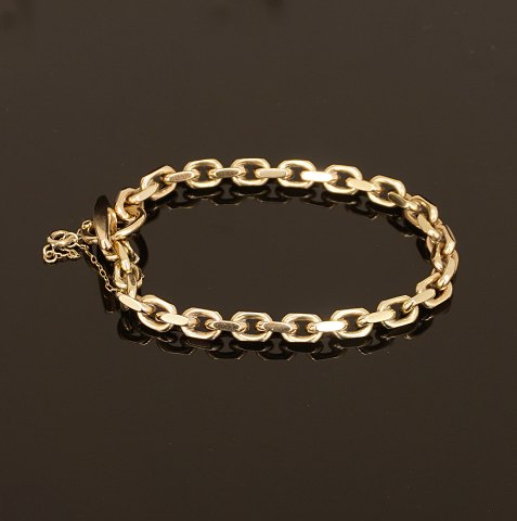 K. Laursen, Denmark: Anchor bracelet. 8ct gold. L: 
19,5cm. W: 26,5gr