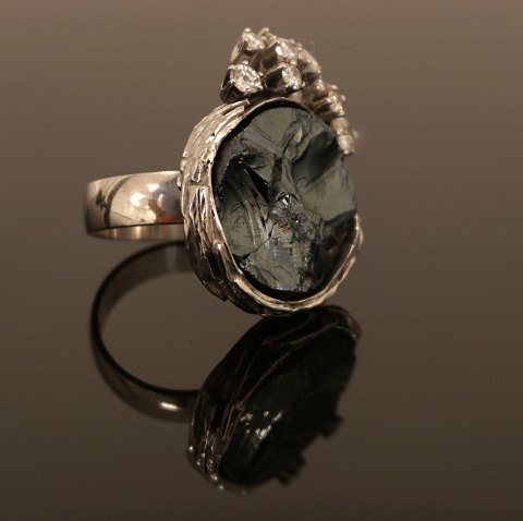 Ring, 14kt Weissgold, mit 10 Diamanten. Ringgr. 
53-54