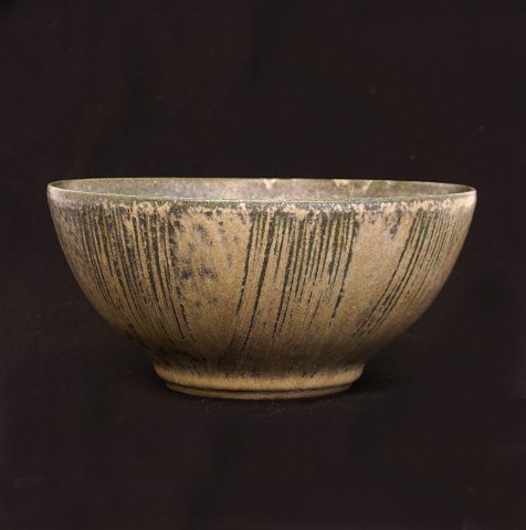 Arne Bang bowl. Signed. H: 10,5cm. D: 22cm