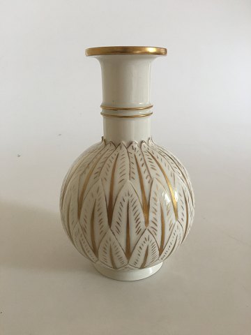 Royal Copenhagen Blanc de Chine vase med guld af Arno Malinowski No 3309