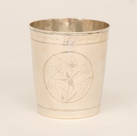 A Large silver cup. Martin Hinrich Petersen, 
Haderslev, Denmark, 1792-1809. H: 9,6cm. W: 109gr