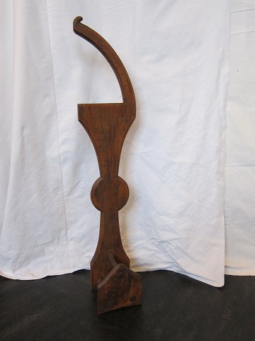 Skættefod
Anvendes sammen med skættehånd til at bearbejde hør
Fra 1800-tallet
H: 98cm