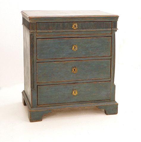 Danish Louis XVI chest of drawers. Original 
colors. Denmark circa 1780. H: 79cm. Top: 69x43cm