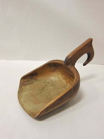 Antique spoon/grain scoop made of wood
Very beautiful and decorative
