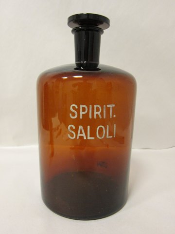 Apotekerflaske med tekst og med prop
Tekst: "SPIRIT. SALOLI"
Formentlig Gråsten Apotek
H.: 27,5cm inkl. prop
Bemærk: Skår i prop
