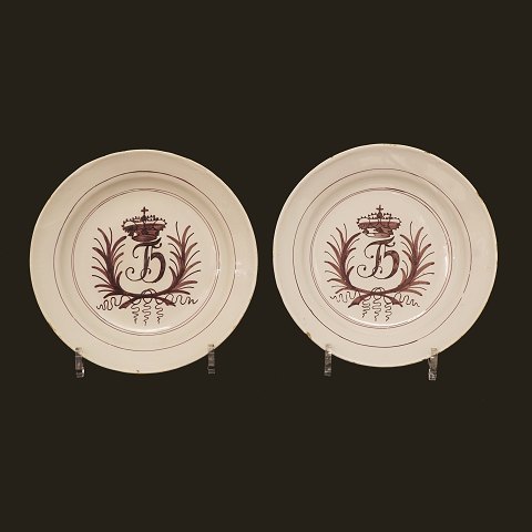 A pair of faience plates. St. Kongensgade, 
Copenhagen, circa 1746. D: 21,5cm