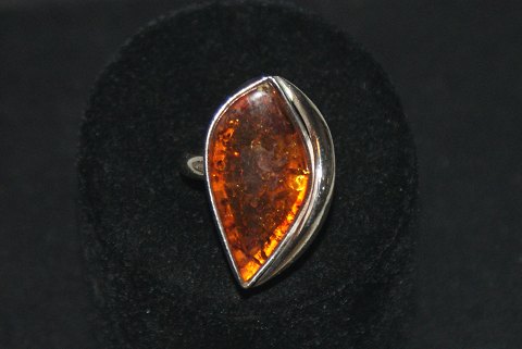 Finger ring with amber Sterling silver