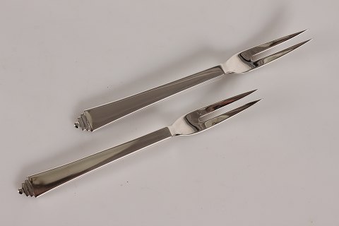 Georg Jensen
Pyramid flatware 
of sterling silver
Serving fork
L 14 cm