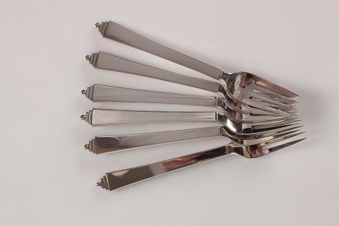 Georg Jensen
Pyramide bestik
 
Frokost gafler
af sterling sølv
L 16 cm
