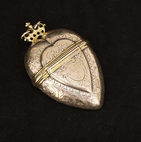 Philip Eckel Jansen, 1760-1800: Riechdose aus 
teilweise vergoldetem Silber. Gestempelt. Jansen 
wird als der führende Rokoko Silberschmied 
Sonderburgs beschrieben. Masse: 7,5x4,6cm. G: 
41,9gr