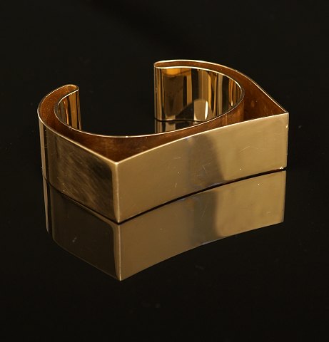 Hans Hansen: Kräftiges Armband, 14kt Gold. 
Signiert. Masse: 12,9x5,5cm. G: 70gr