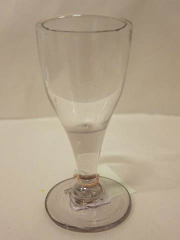 Snapseglas, antikt
Fra midten af 1800-tallet//ca. 1880
Vi har et stort udvalg af antikke glas