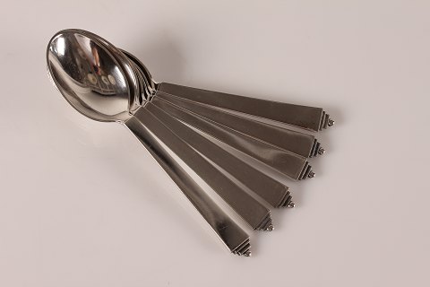 Georg Jensen
Pyramid flatware 
of sterling silver
Spoons L 16,5 cm