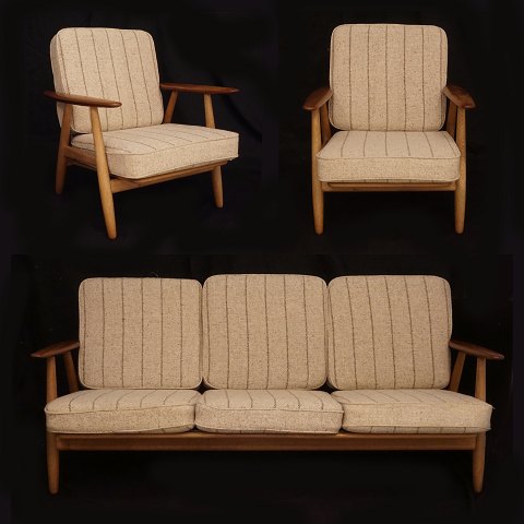 Hans J. Wegner, 1914-2007: "The Cigar". Set of two 
armchairs and a sofa. Oak and Teak. GE 240. 
Designed by Wegner circa 1955