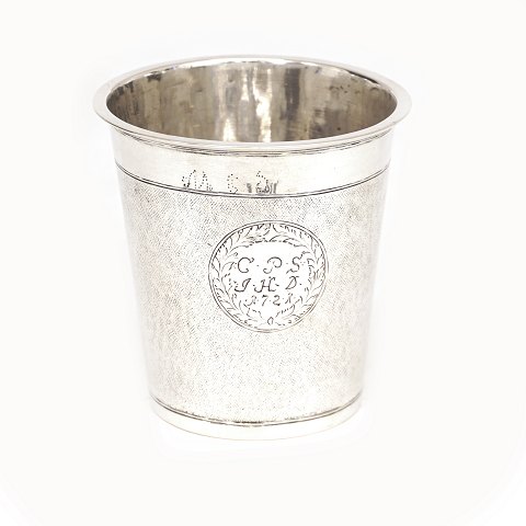 A Baroque silver cup. Made by Christen Olesen, 
Vejle, Denmark. Dated 1721. H: 8,7cm. W: 131gr