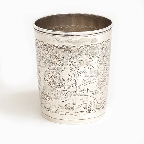 Knud Brandt, Horsens, Denmark. A large mid 18th 
century silver cup. H: 12cm. W: 270gr
