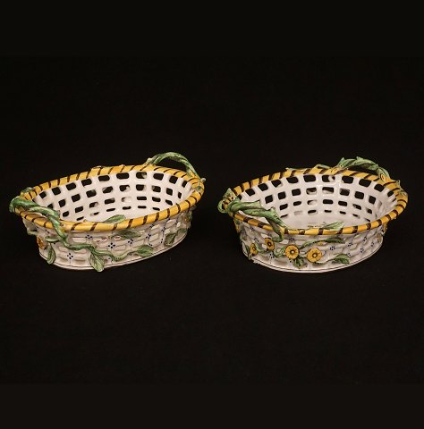 A pair of faience baskets. Signed Marieberg, 
Sweden, 1771. H: 6cm. L: 21cm