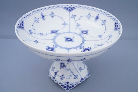 Royal Copenhagen, half lace; A centrepiece of porcelain #513