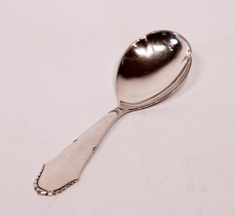 Marmelade spoon in Christiansborg, hallmarked silver.
5000m2 showroom.