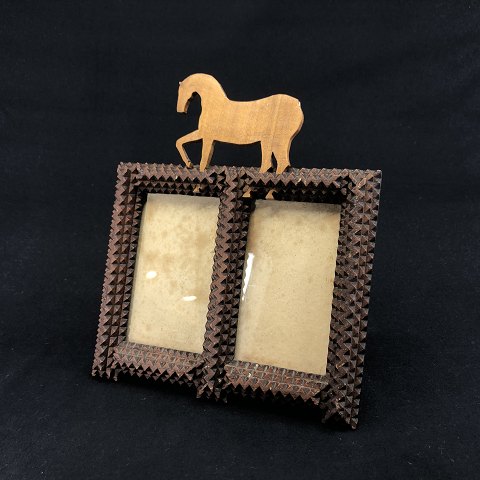 Picture frame in carved wood
