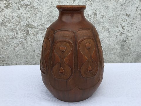 Alma Ceramics
Vase brown glaze
* 425kr