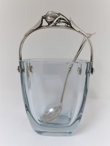 Ice bucket with silver mounting from OGH (sterling) included spoon. Height of 
glass 12.5 cm.