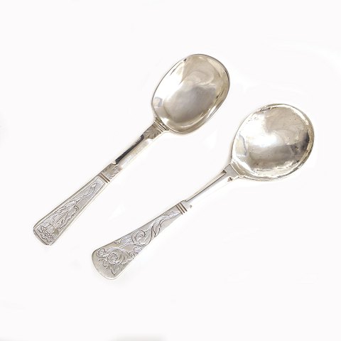 An early pair of silver spoons. Denmark late 17th 
century. L: 18cm