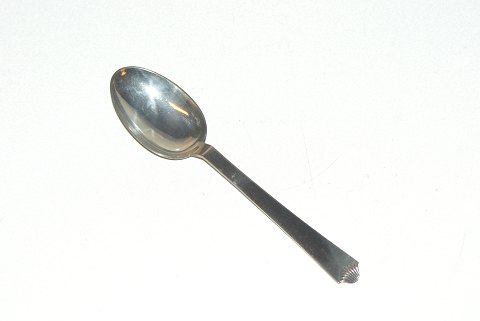 Heritage Silver No 4 Silver dessert spoon
Hans Hansen No. 4
Length 17,5 cm.