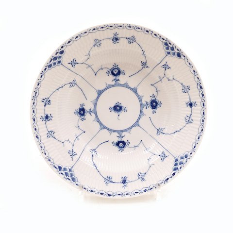 Royal Copenhagen: A small blue fluted half lace 
soup plate.
#1/659.
D: 23,5cm