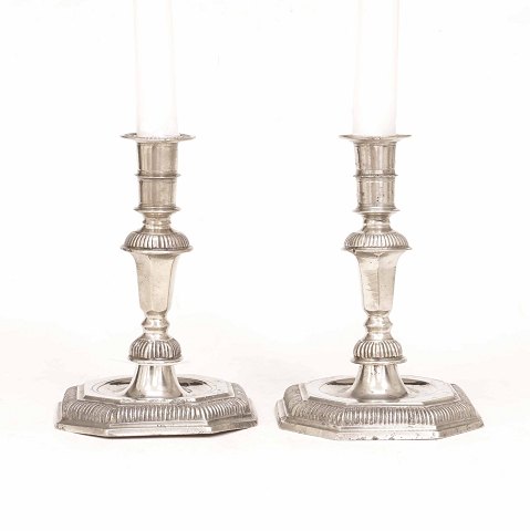 A pair of 18th century pewter candle sticks. H: 
19cm