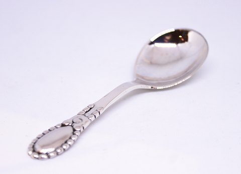 Marmelade spoon no. 13 by Evald Nielsen and in 830 silver.
5000m2 showroom.