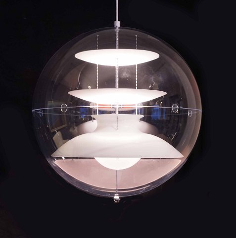 Verner Panton, Dänemark: "Globe"-Deckenlampe. D: 
50cm