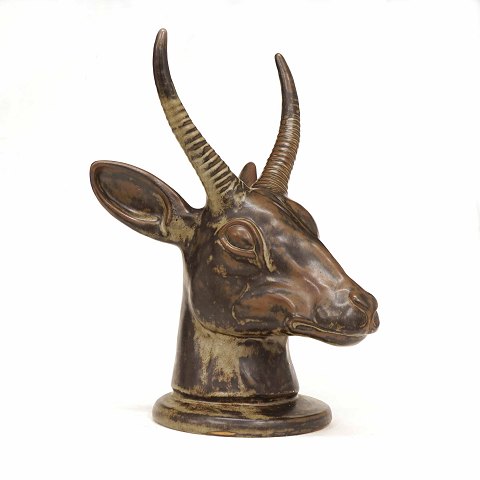 Kresten Bloch, Dänemark, 1912-70: Grosse Antilope 
aus Steinzeug. Signiert. H: 52cm