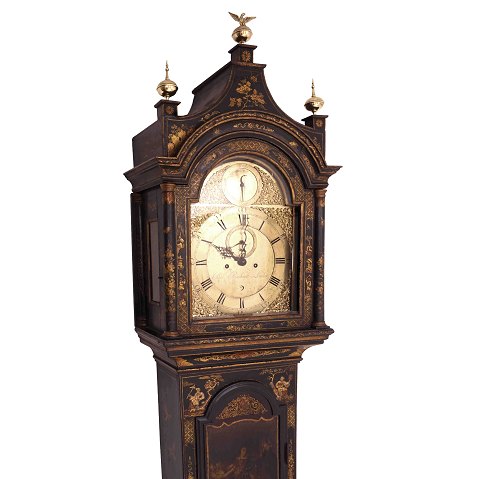 A Chinese decorated 18th century grandfathers 
clock by Paul Rimbault, London, circa 1775. H: 
243cm