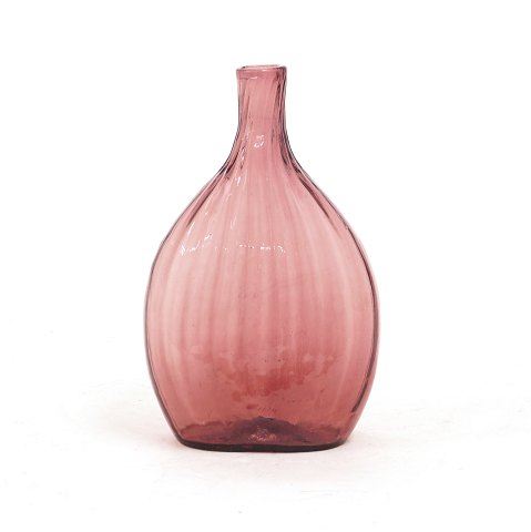 Glaswerk Holmegaard: Kleine violette Karaffe. H: 
15cm