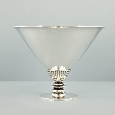Georg Jensen, Gundorph Albertus; A bowl of sterling silver #259
