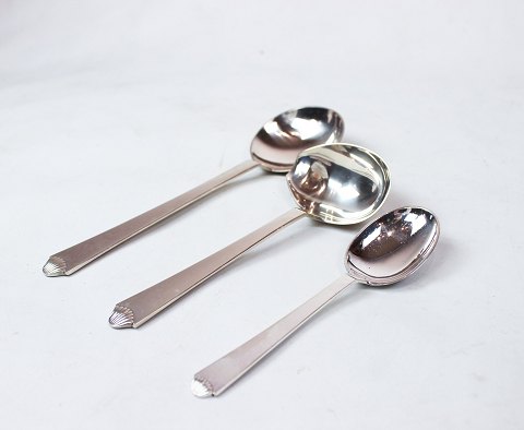 Compote spoons and saucer in heritage silver no. 4 by Hans Hansen.
5000m2 showroom.