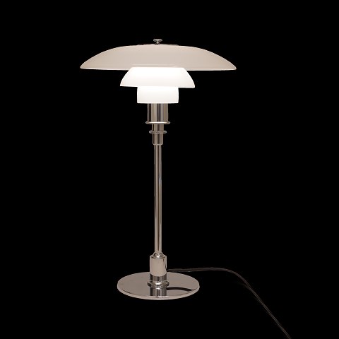 Poul Henningsen: PH 3/2 Tischlampe. Hergestellt 
von Louis Poulsen. H: 46cm